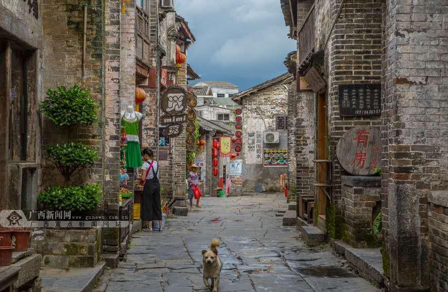 淄博一村庄突然塌陷出深坑，镇政府：地下140米有矿房，已请专家勘测分析